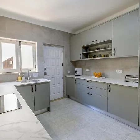 Villa Spacious With Sea View And Heated Pool - - Casa Amizade Praia Da Luz