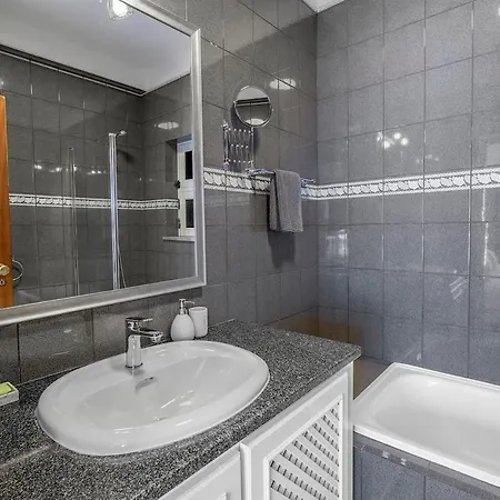 Spacious With Sea View And Heated Pool - - Casa Amizade