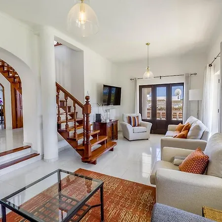 Villa Spacious With Sea View And Heated Pool - - Casa Amizade