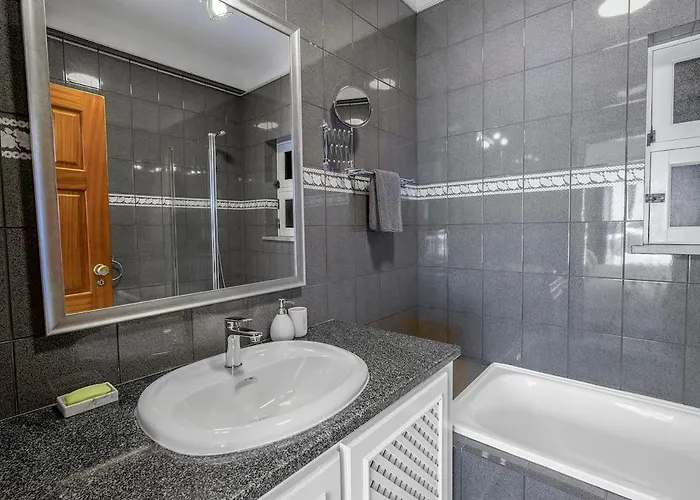 Spacious With Sea View And Heated Pool - - Casa Amizade